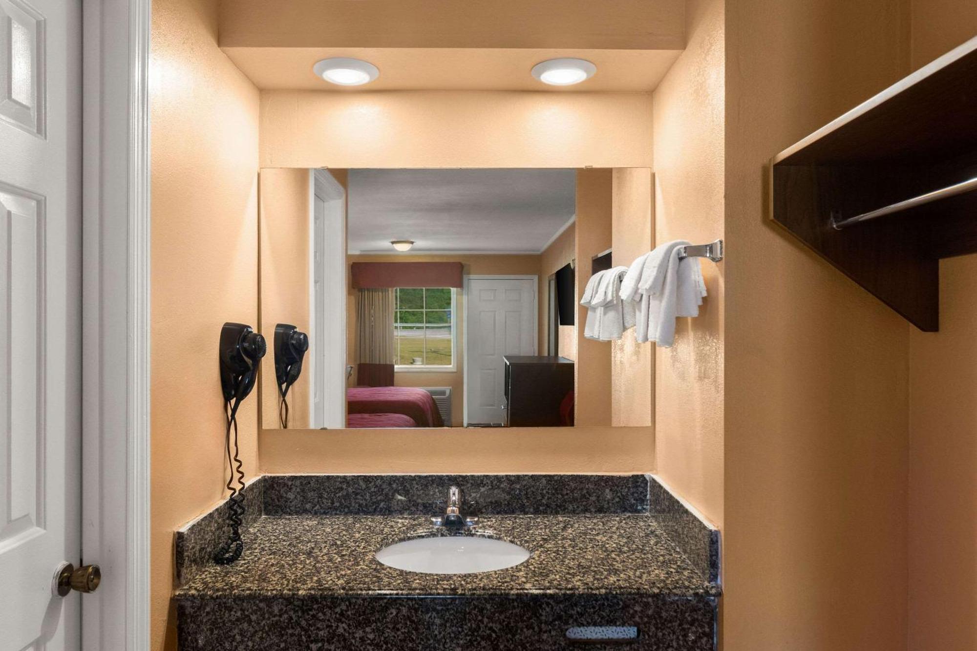 Econo Lodge Cornersville Luaran gambar