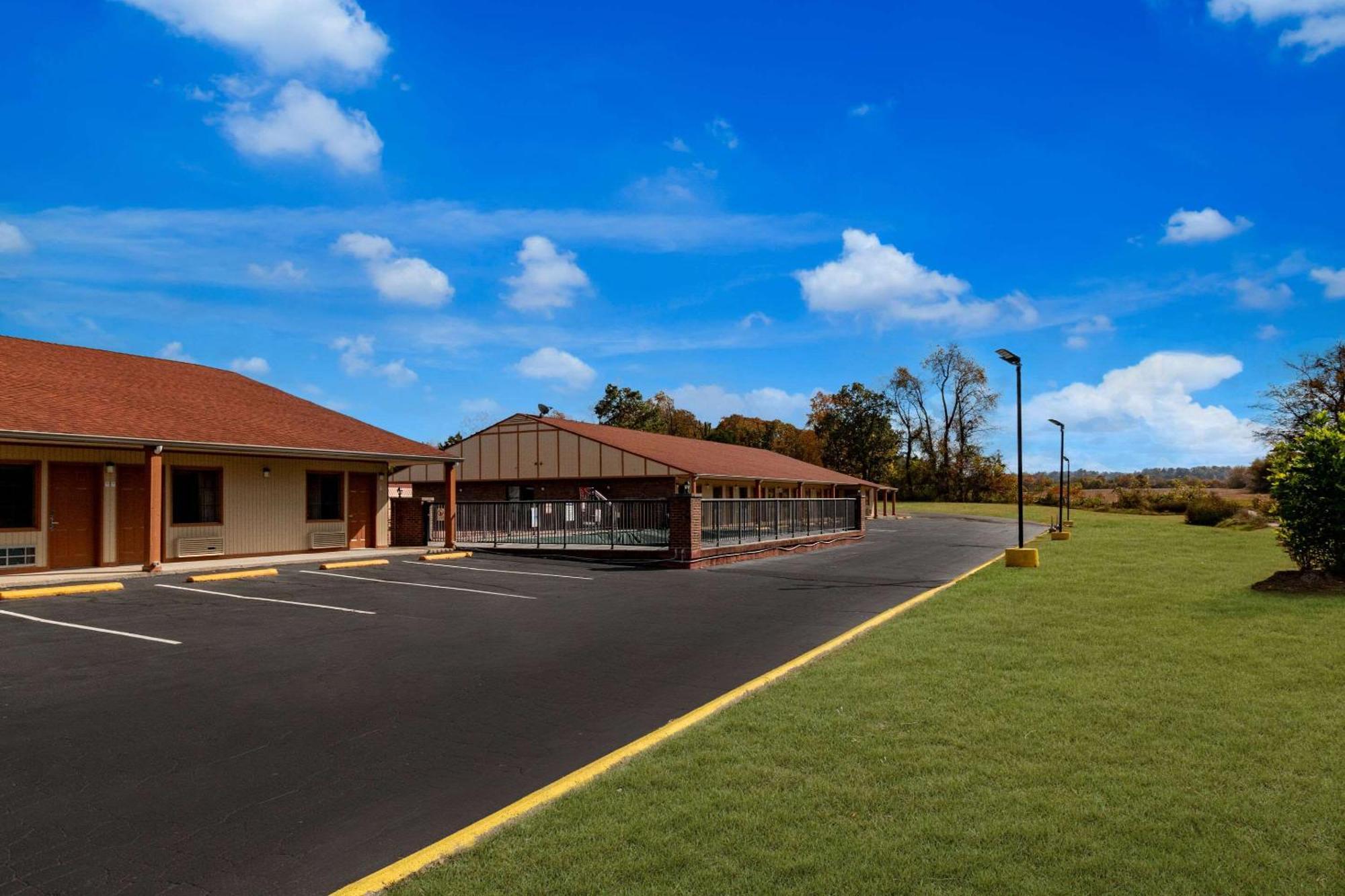 Econo Lodge Cornersville Luaran gambar